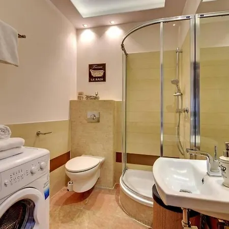 Golden Apartments&sz7-5 *